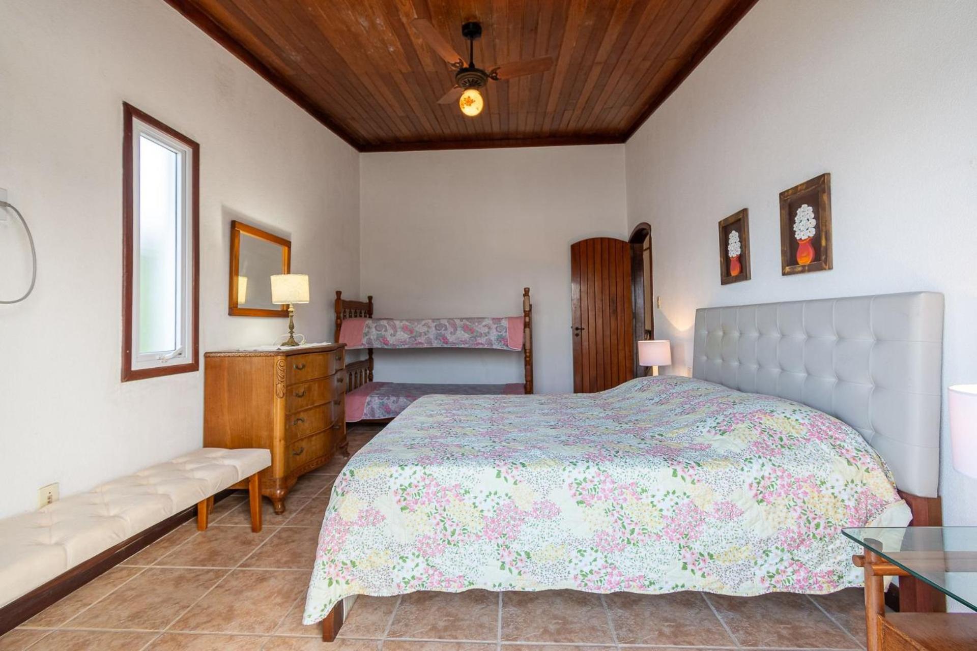 Magnífica casa, com praia particular, em Angra