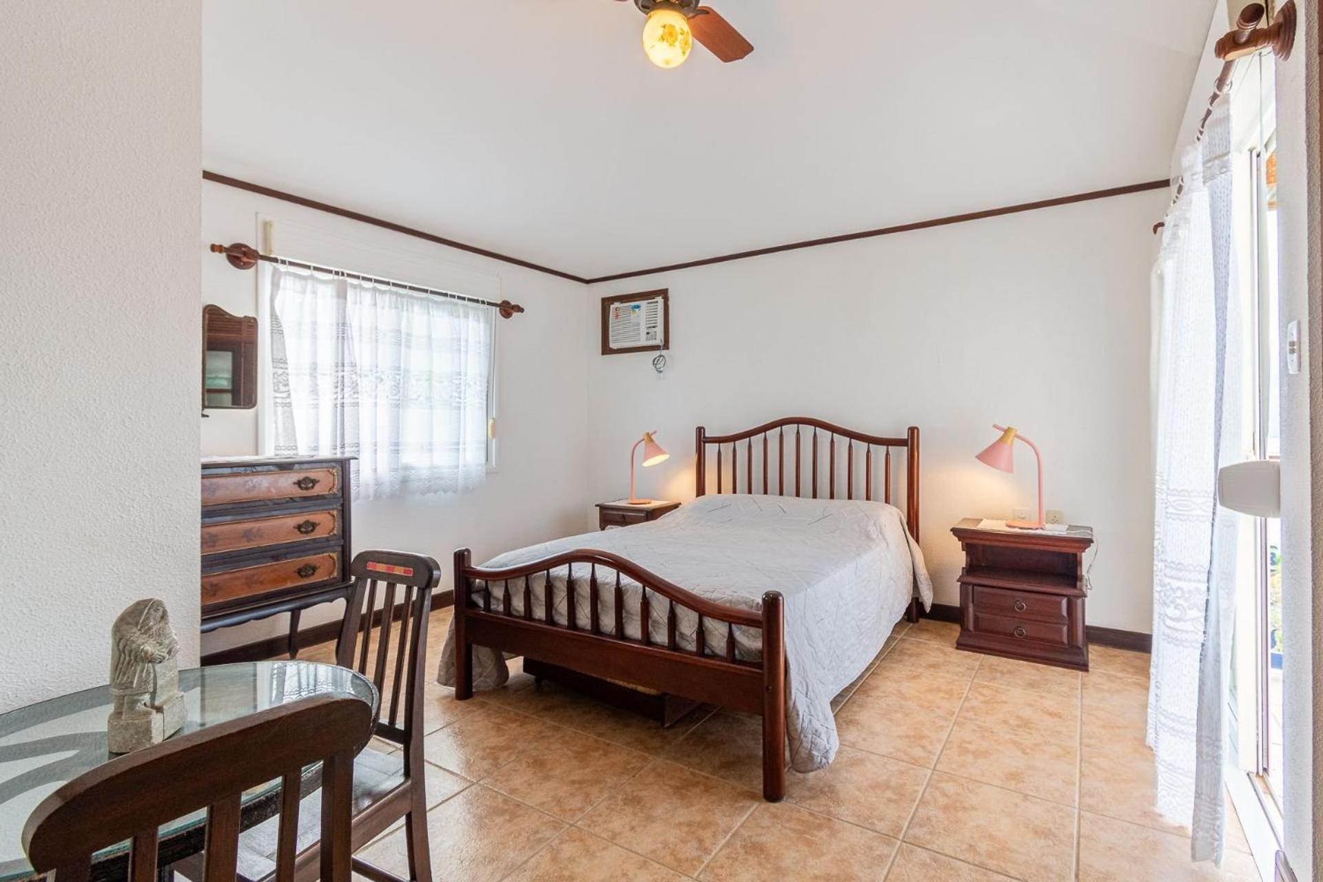 Magnífica casa, com praia particular, em Angra