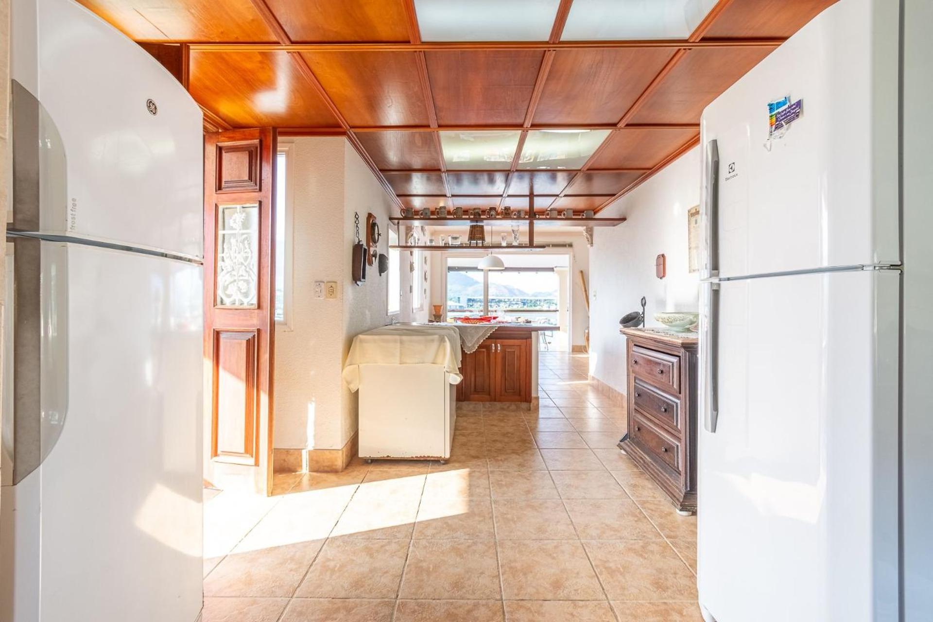 Magnífica casa, com praia particular, em Angra