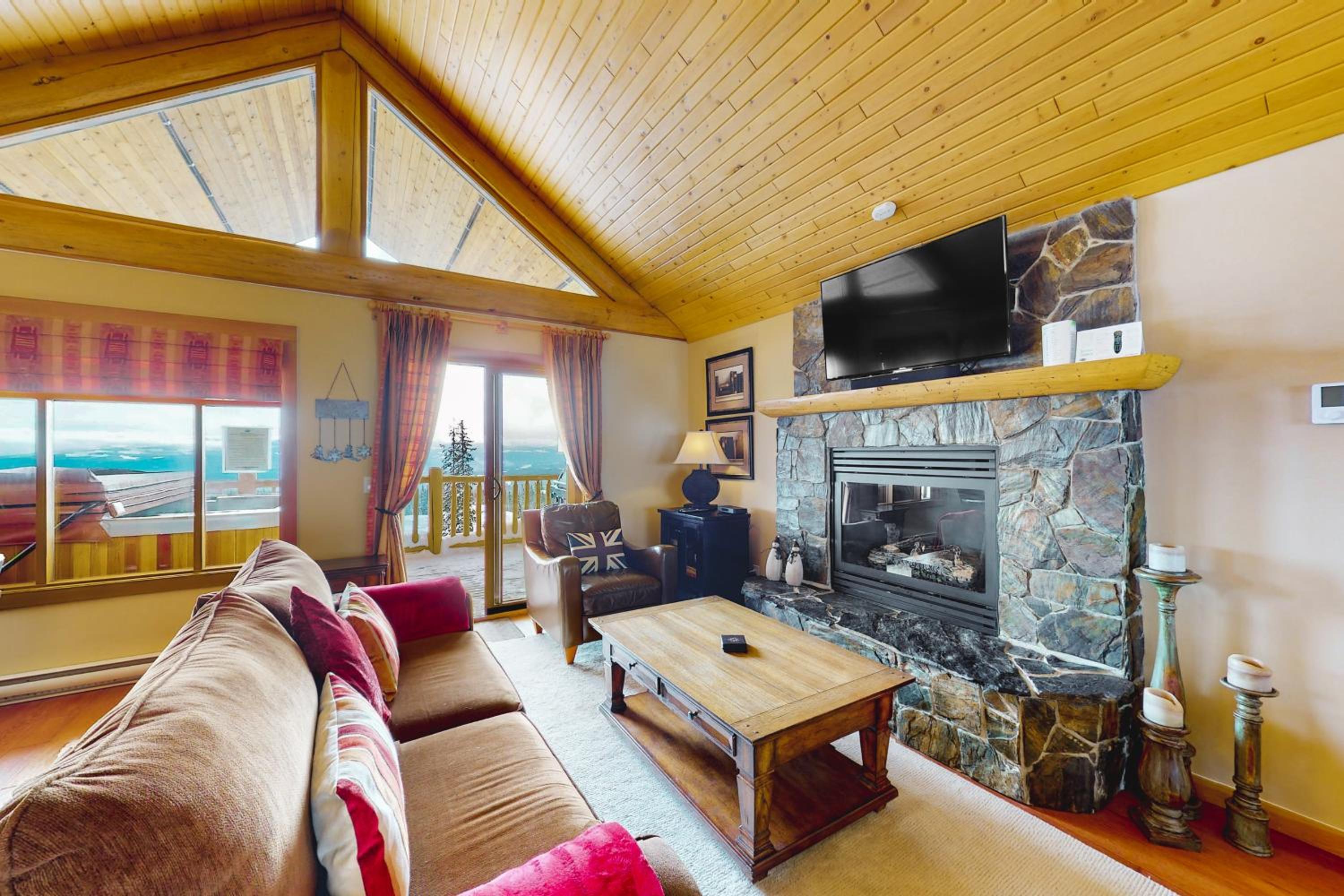 Woodcutter Cabin 16