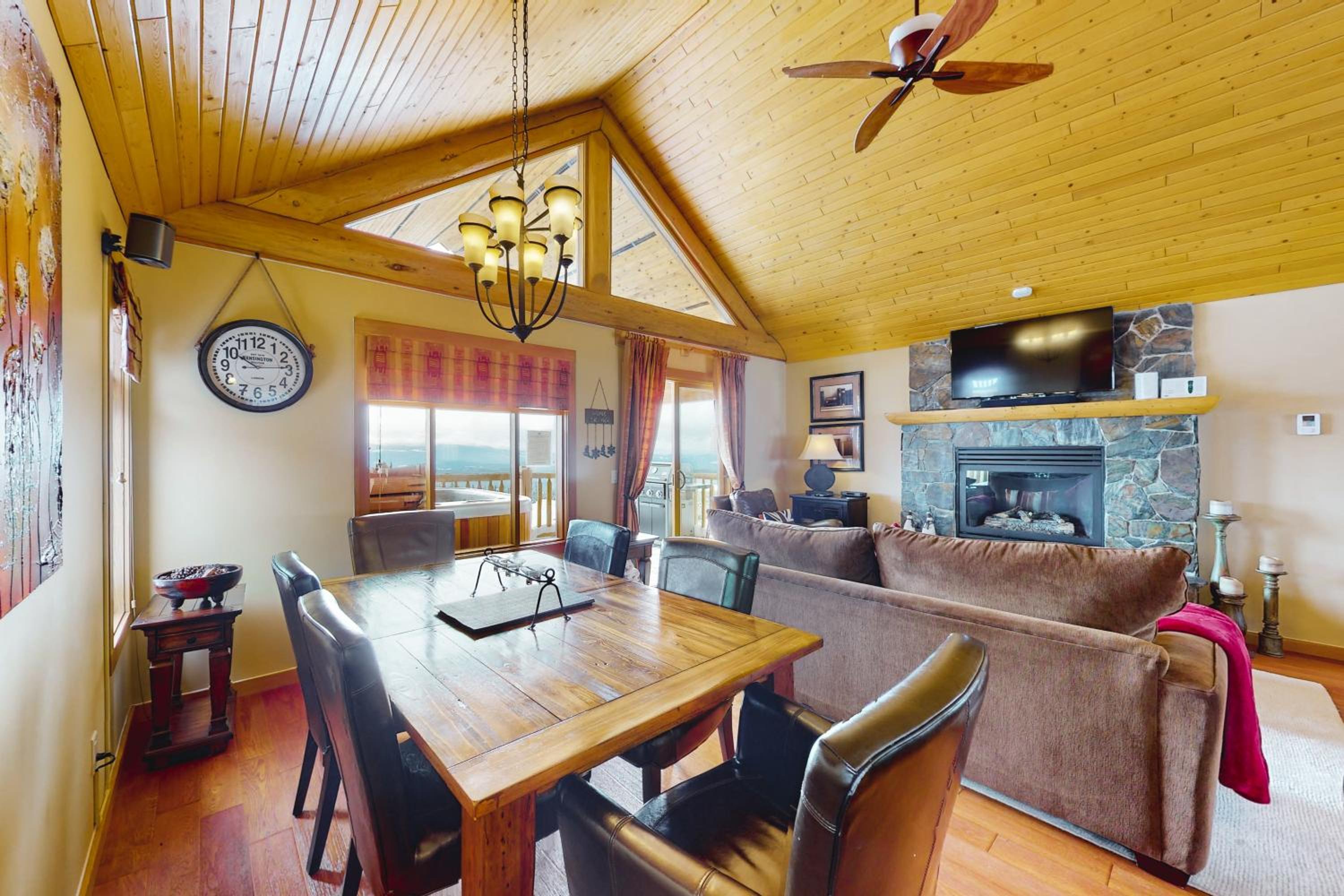 Woodcutter Cabin 16