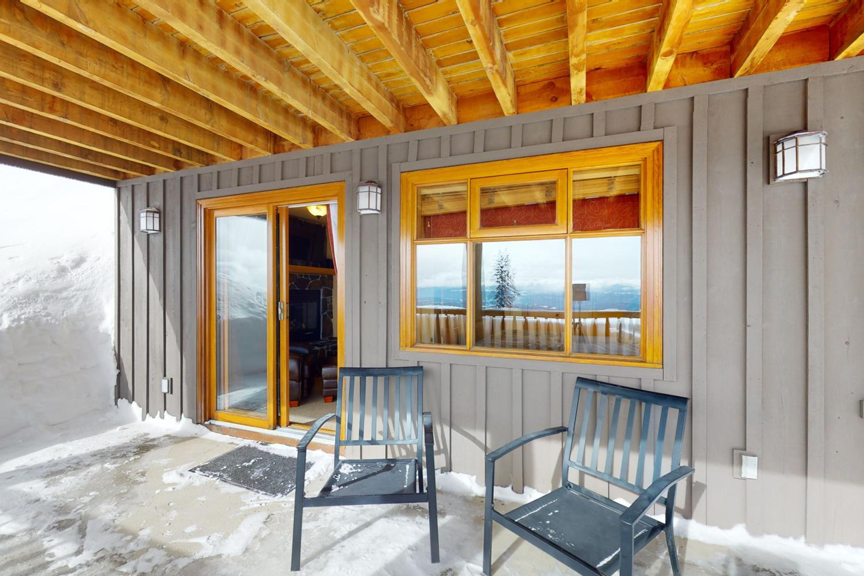 Woodcutter Cabin 16