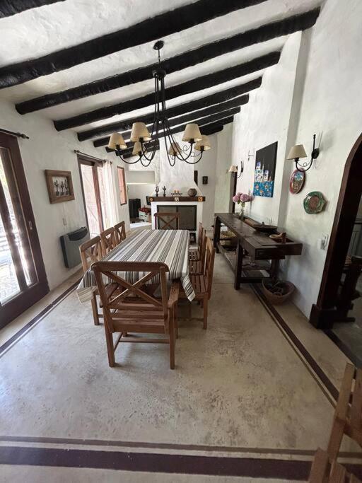 Casa en Cariló, a 2 cuadras de la playa.