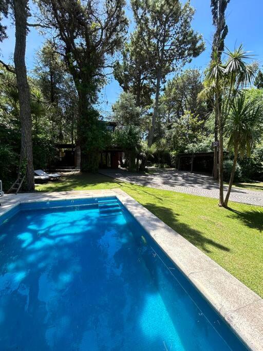 Casa en Cariló, a 2 cuadras de la playa.