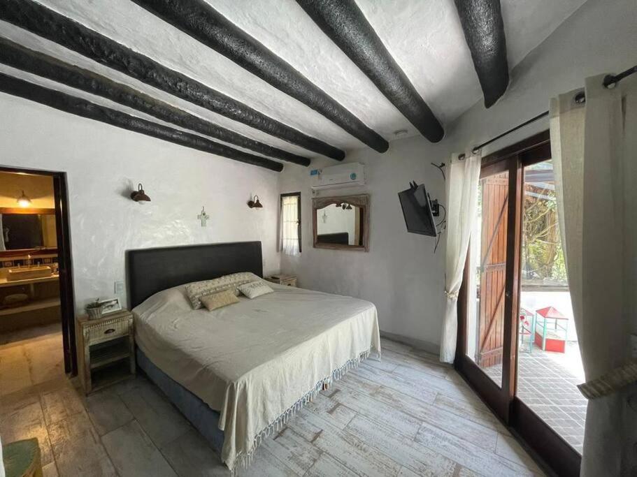 Casa en Cariló, a 2 cuadras de la playa.