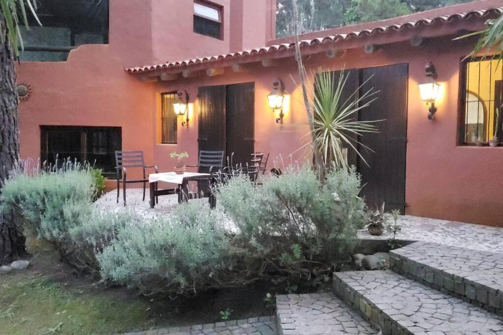 Casa en Cariló, a 2 cuadras de la playa.