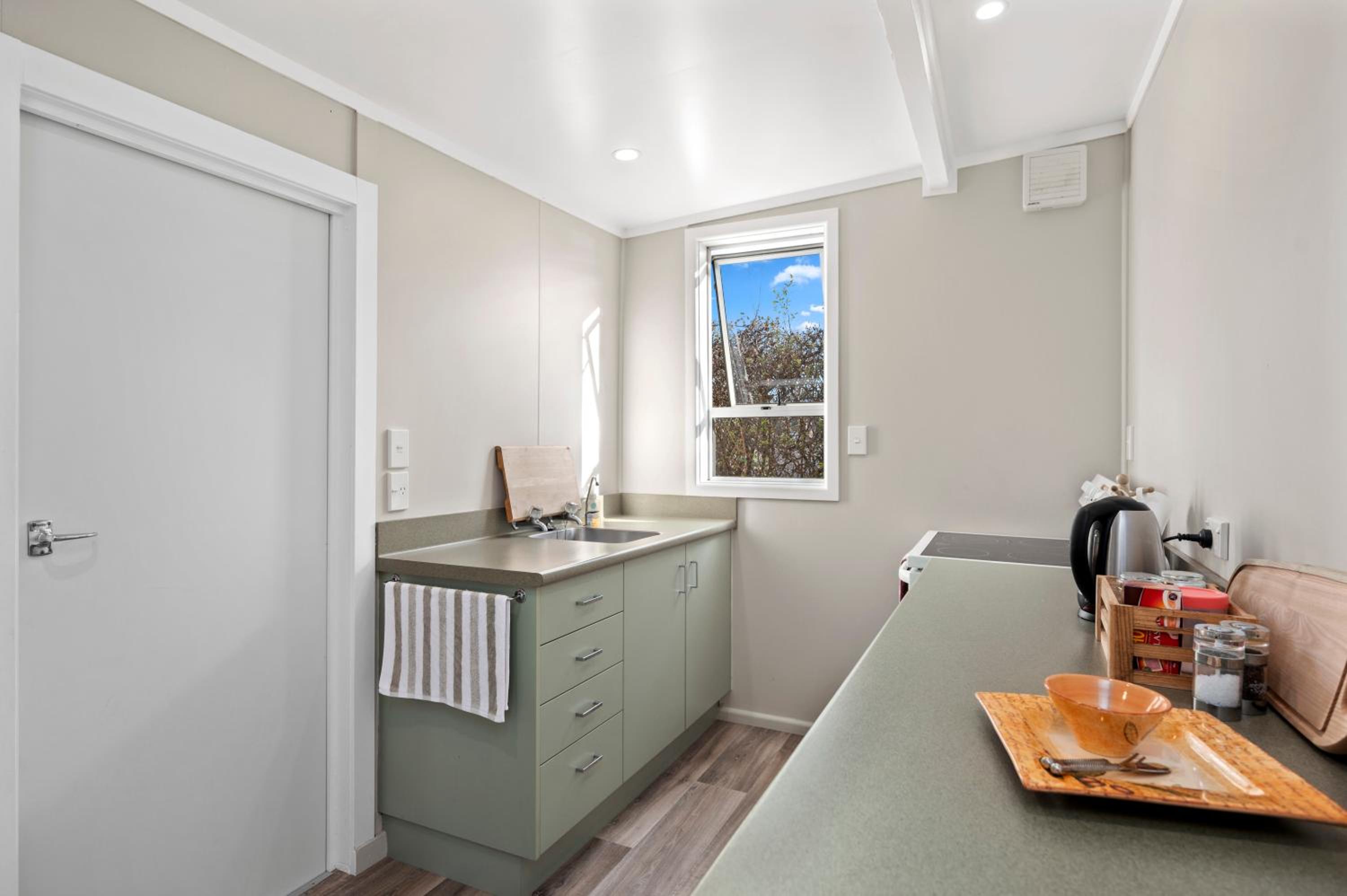 Lakeside Escape - Motuoapa Holiday Home
