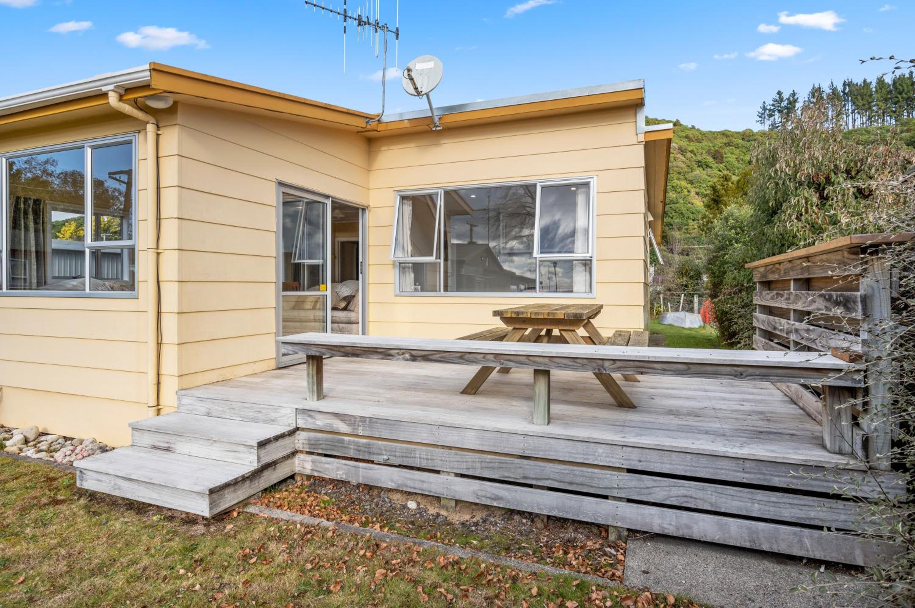 Lakeside Escape - Motuoapa Holiday Home