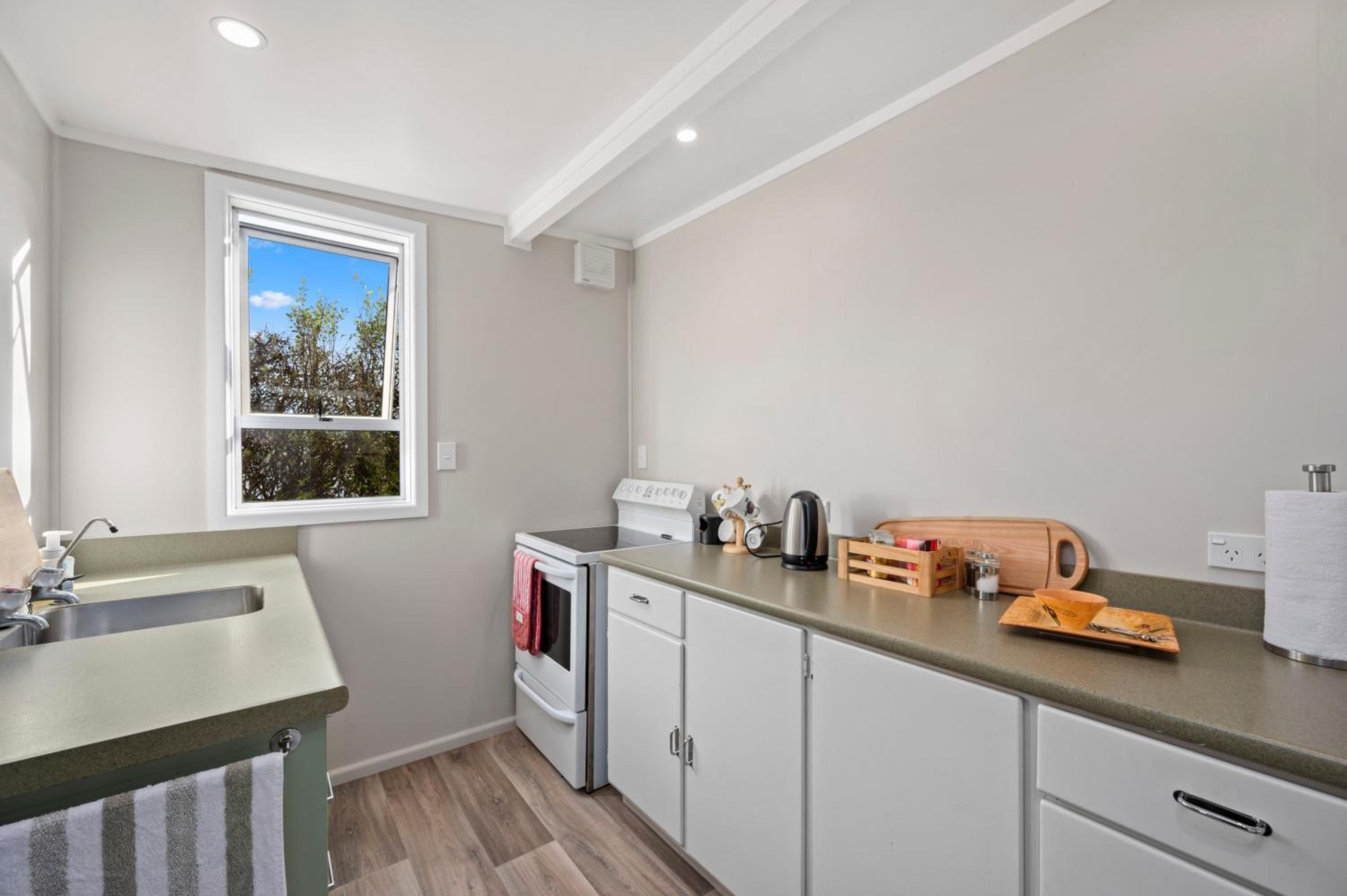 Lakeside Escape - Motuoapa Holiday Home