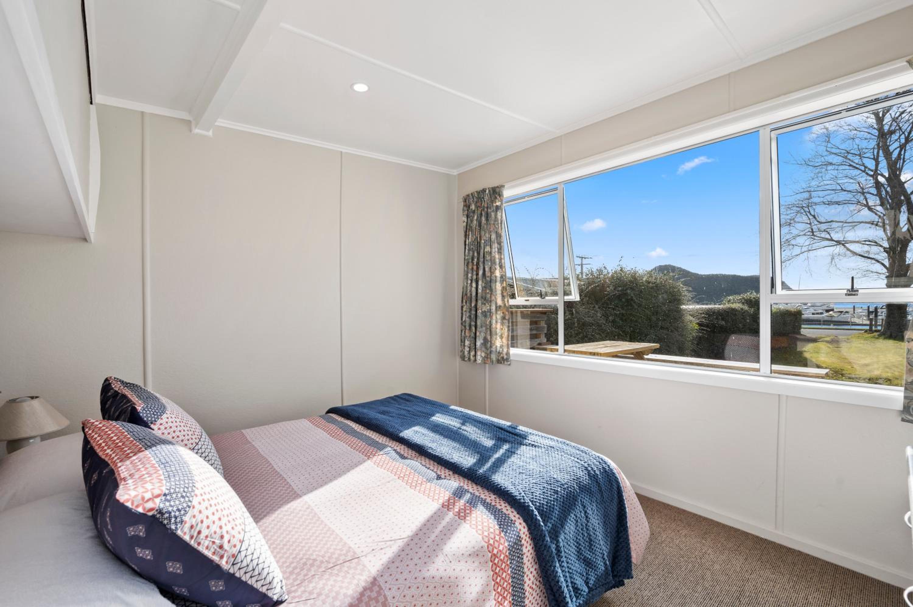 Lakeside Escape - Motuoapa Holiday Home