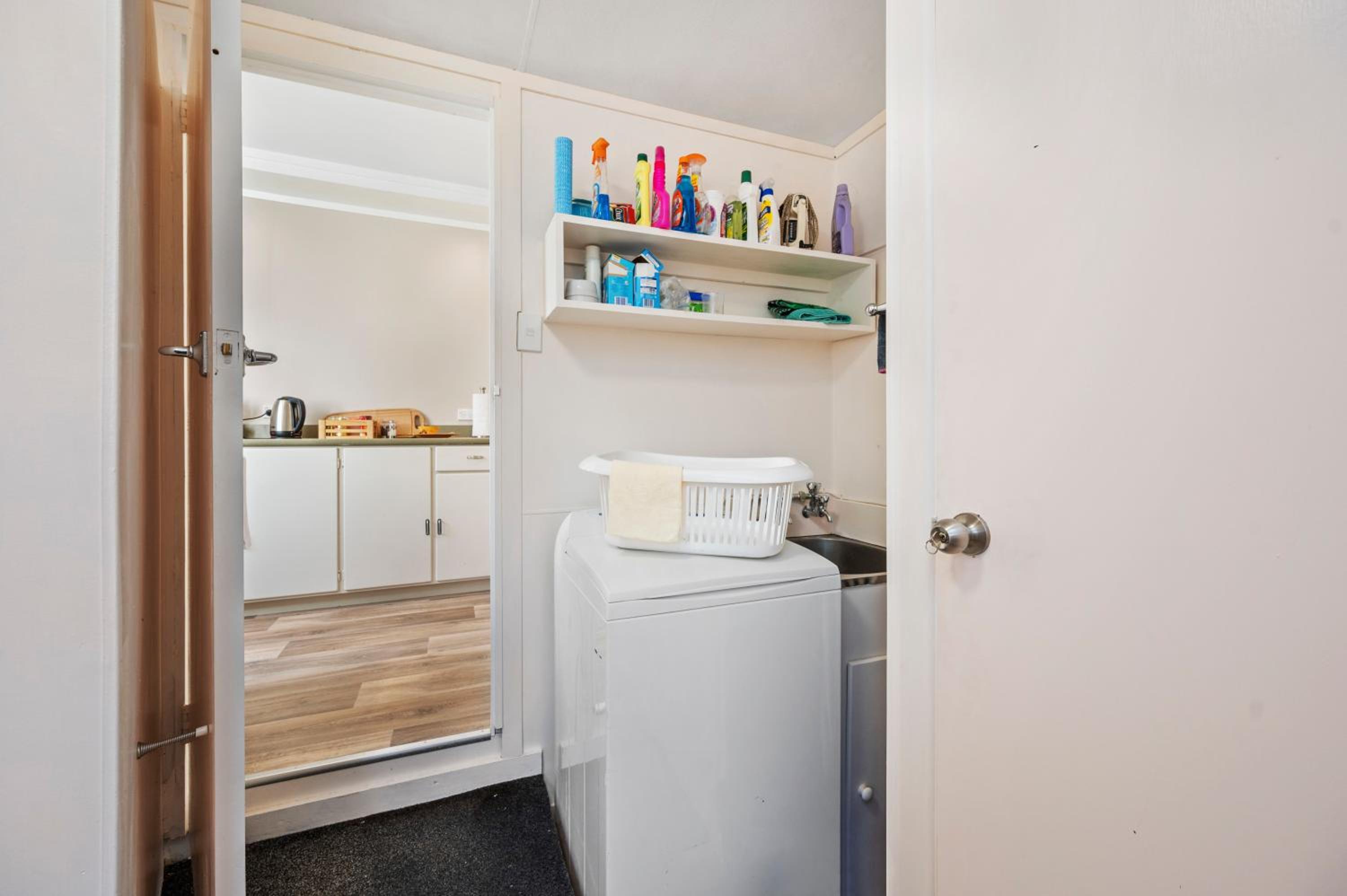 Lakeside Escape - Motuoapa Holiday Home