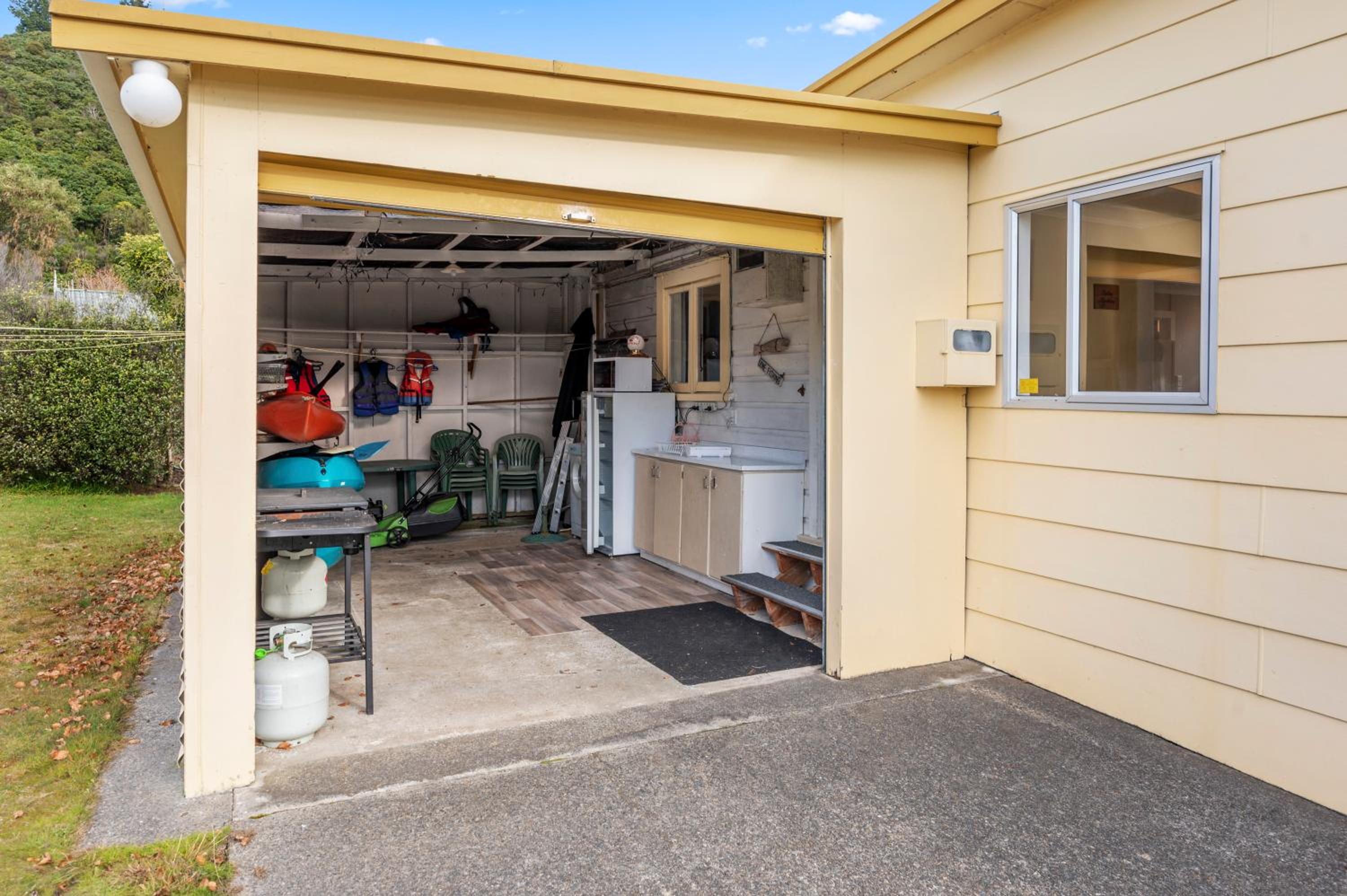 Lakeside Escape - Motuoapa Holiday Home