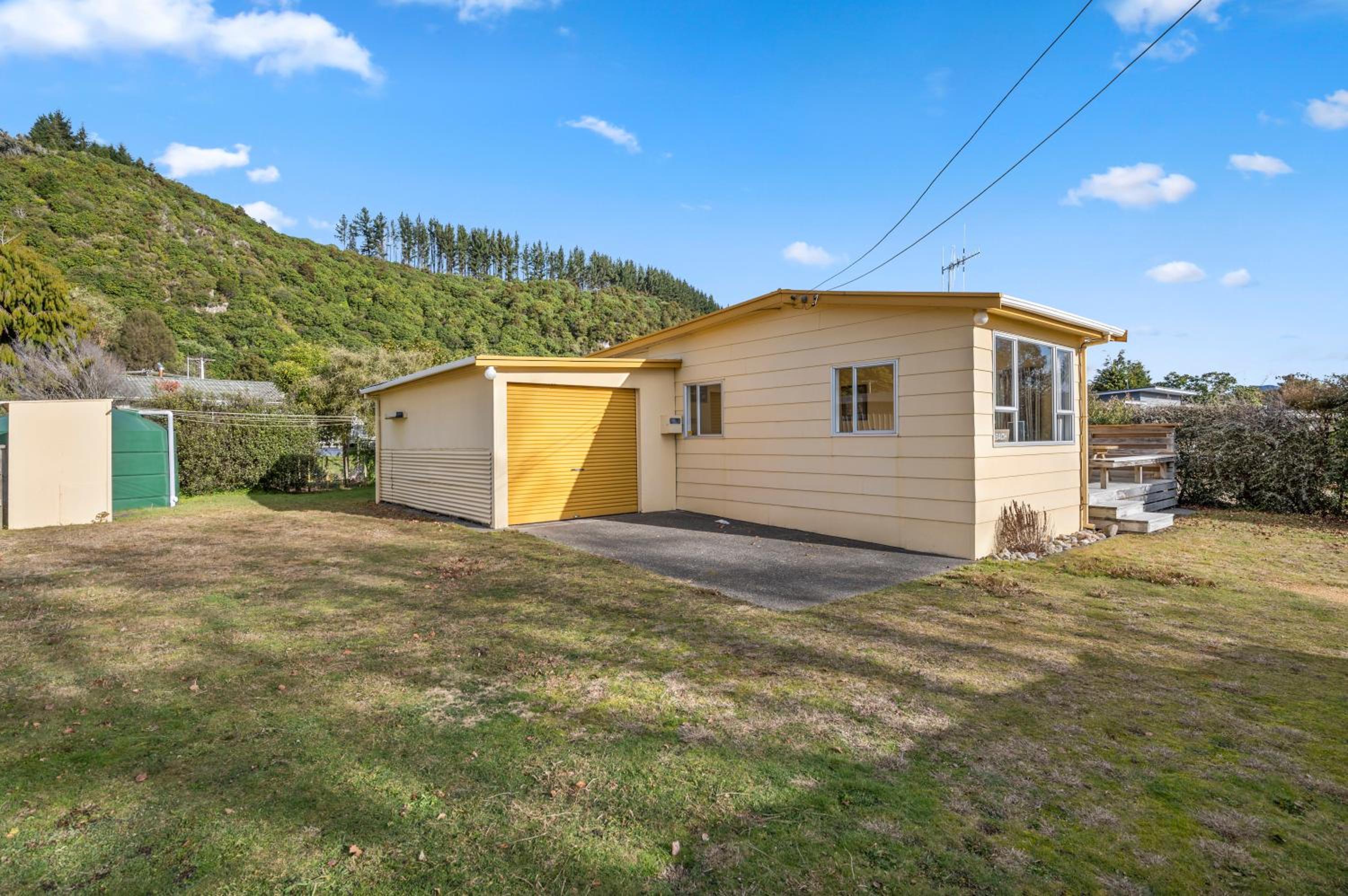 Lakeside Escape - Motuoapa Holiday Home