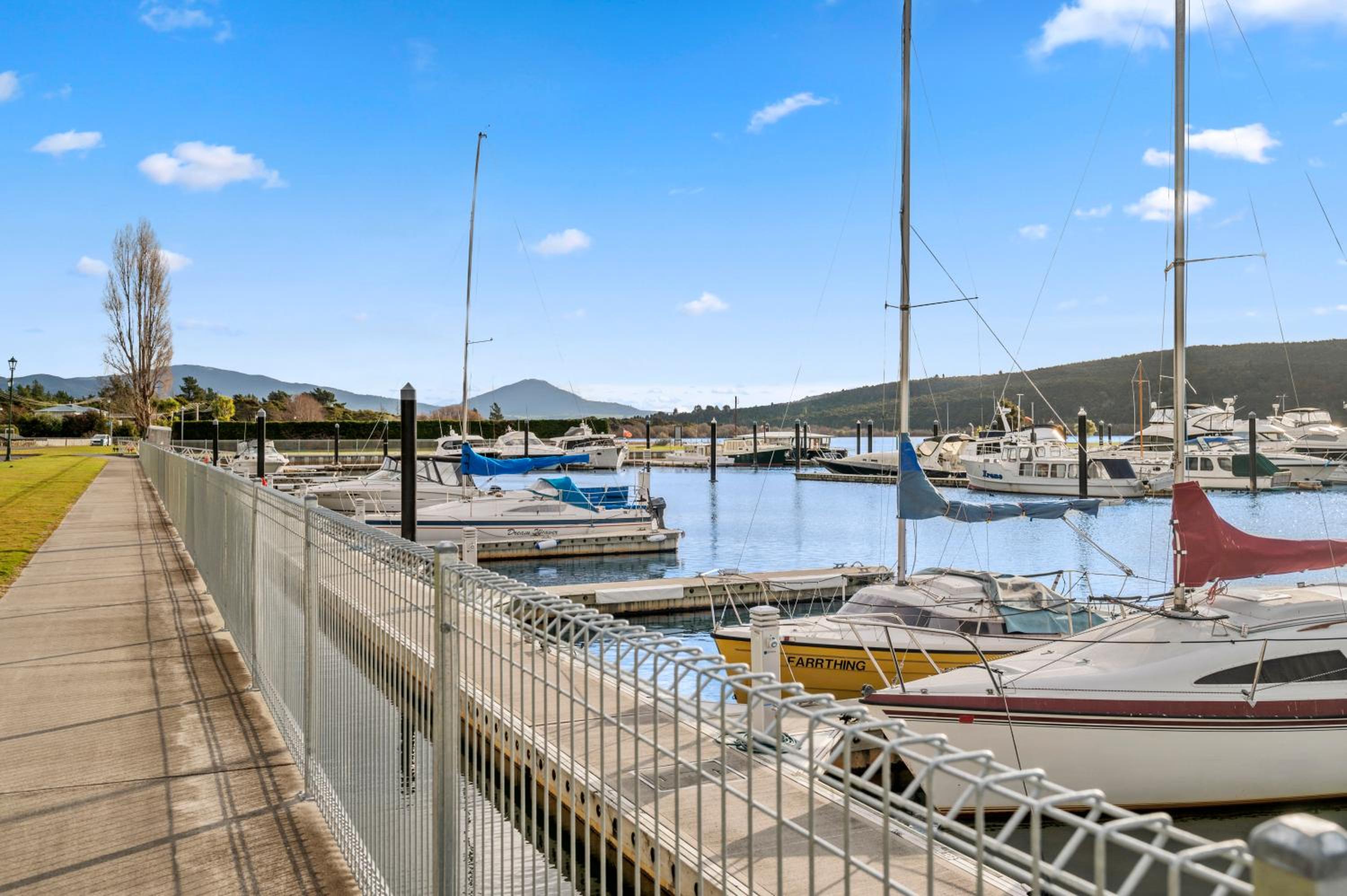 Lakeside Escape - Motuoapa Holiday Home