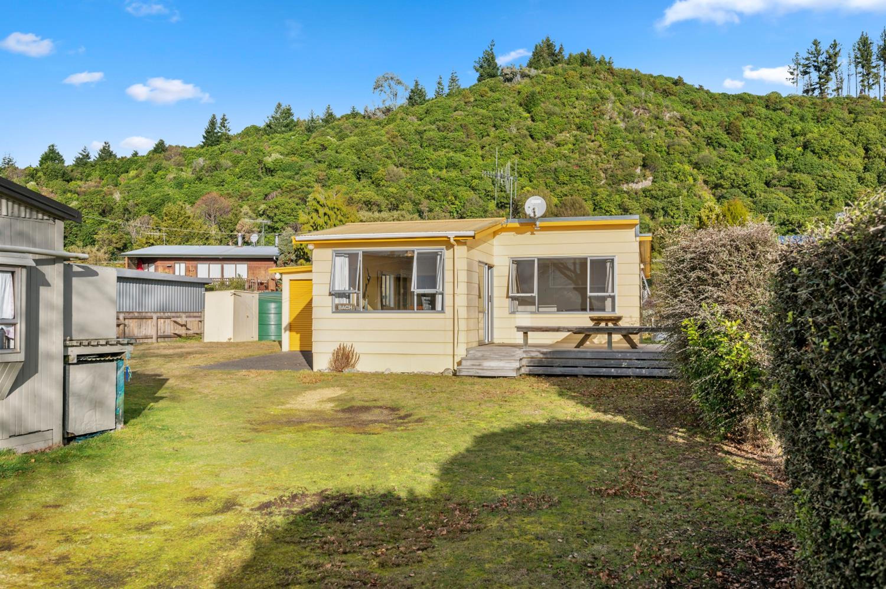 Lakeside Escape - Motuoapa Holiday Home