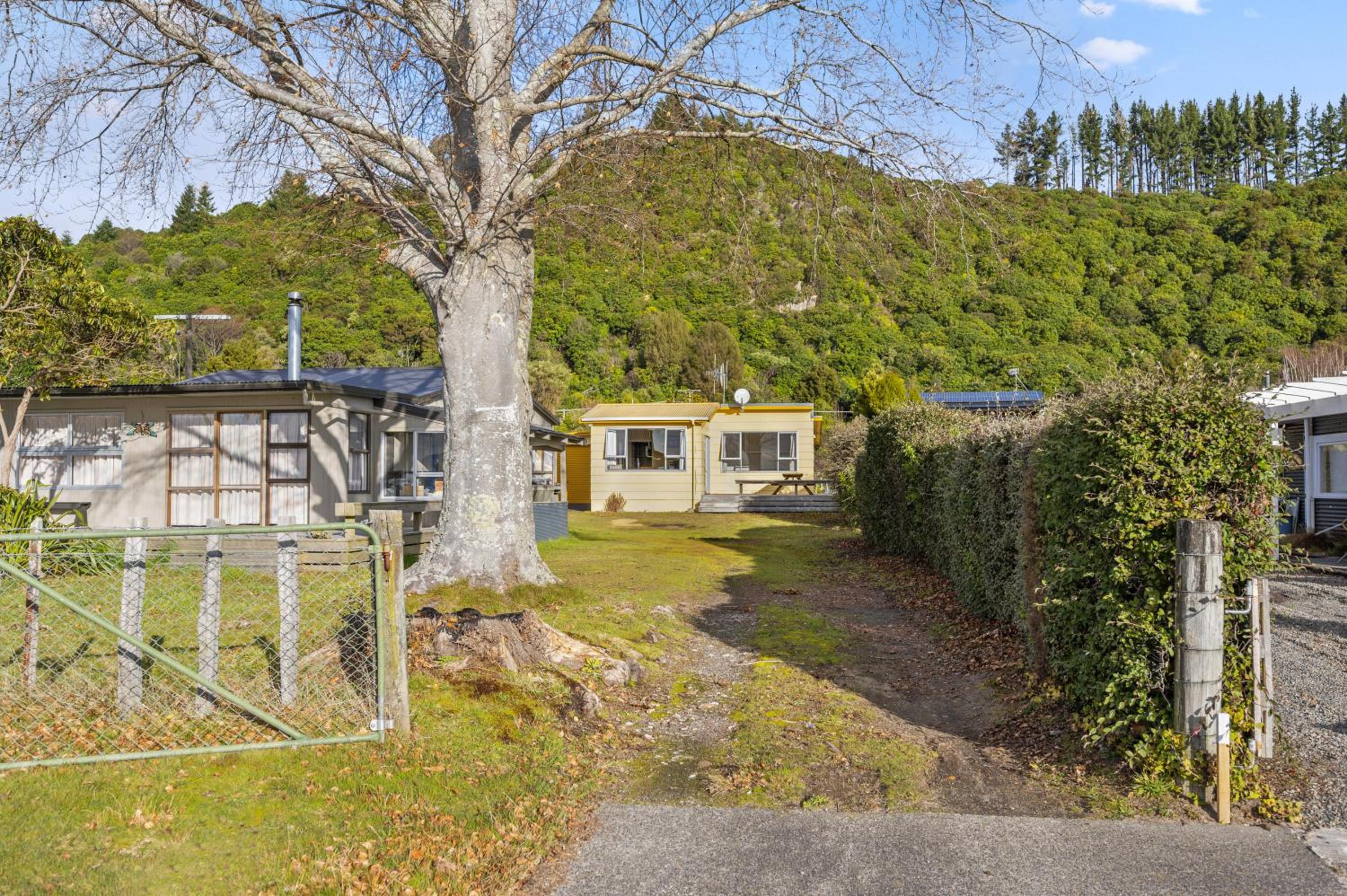 Lakeside Escape - Motuoapa Holiday Home