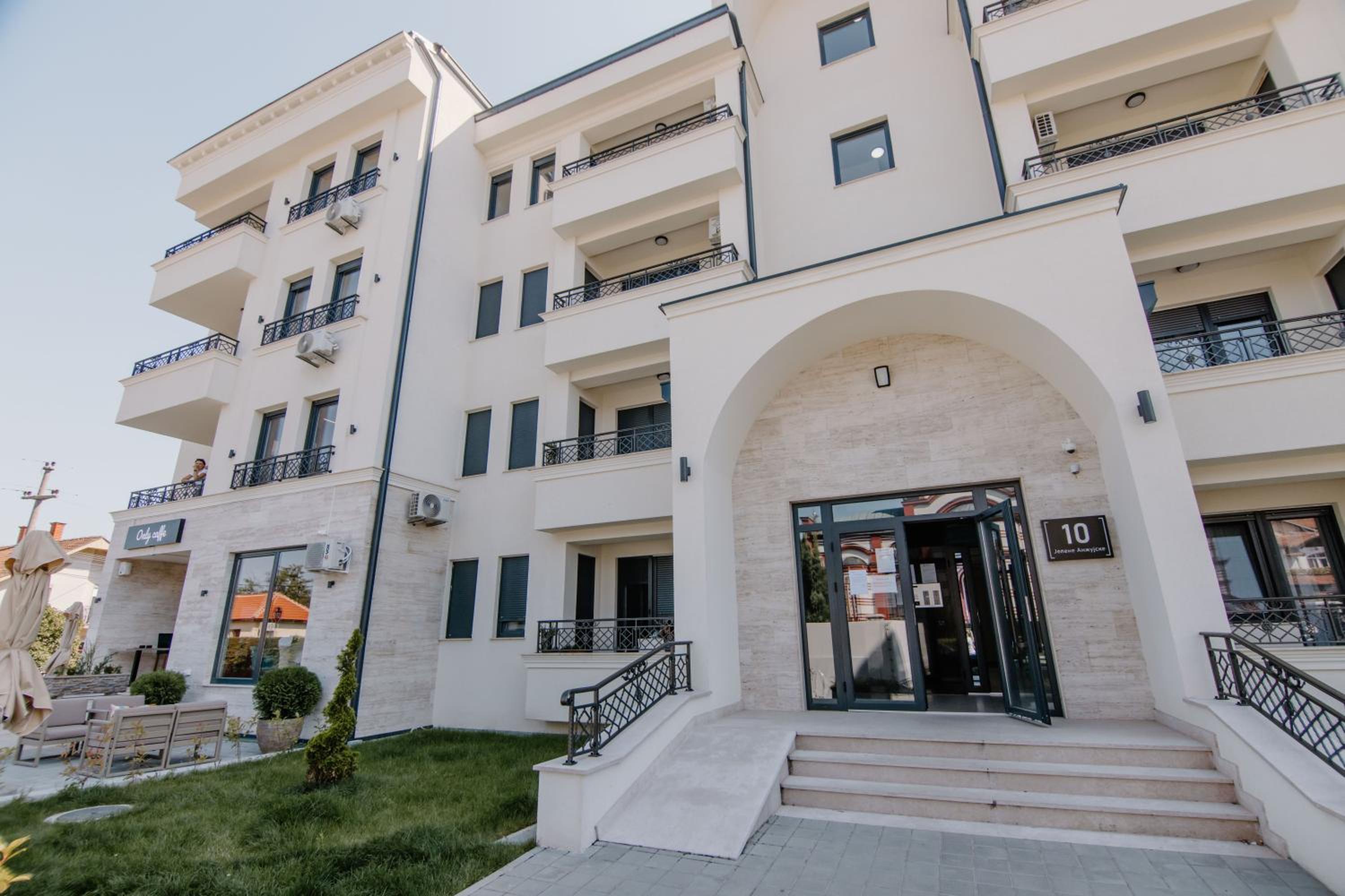 Cherry Lux Apartments
