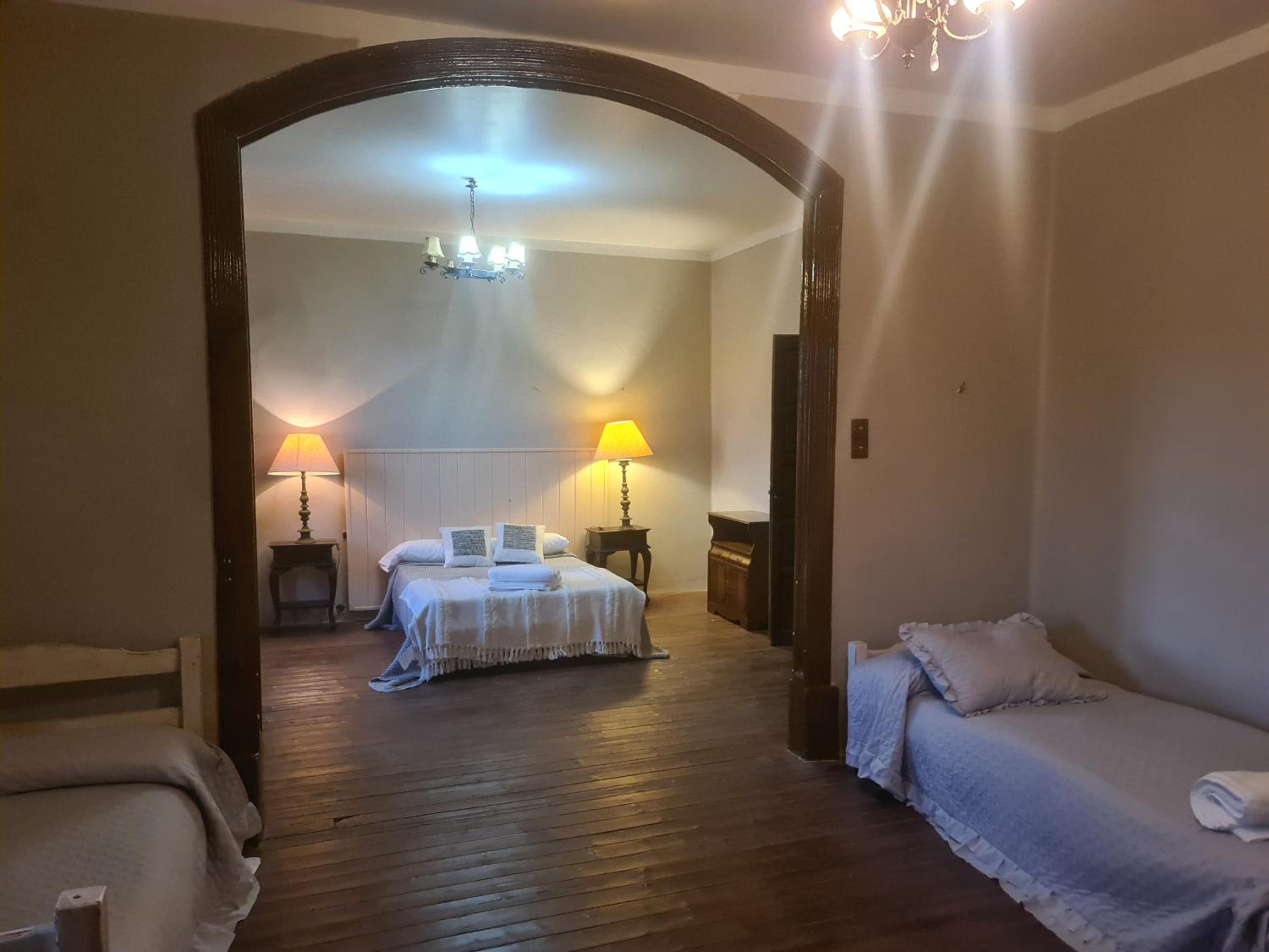 CASA RURAL PALACIO CONDE DE ALDANA con piscina entre encinares y dehesas