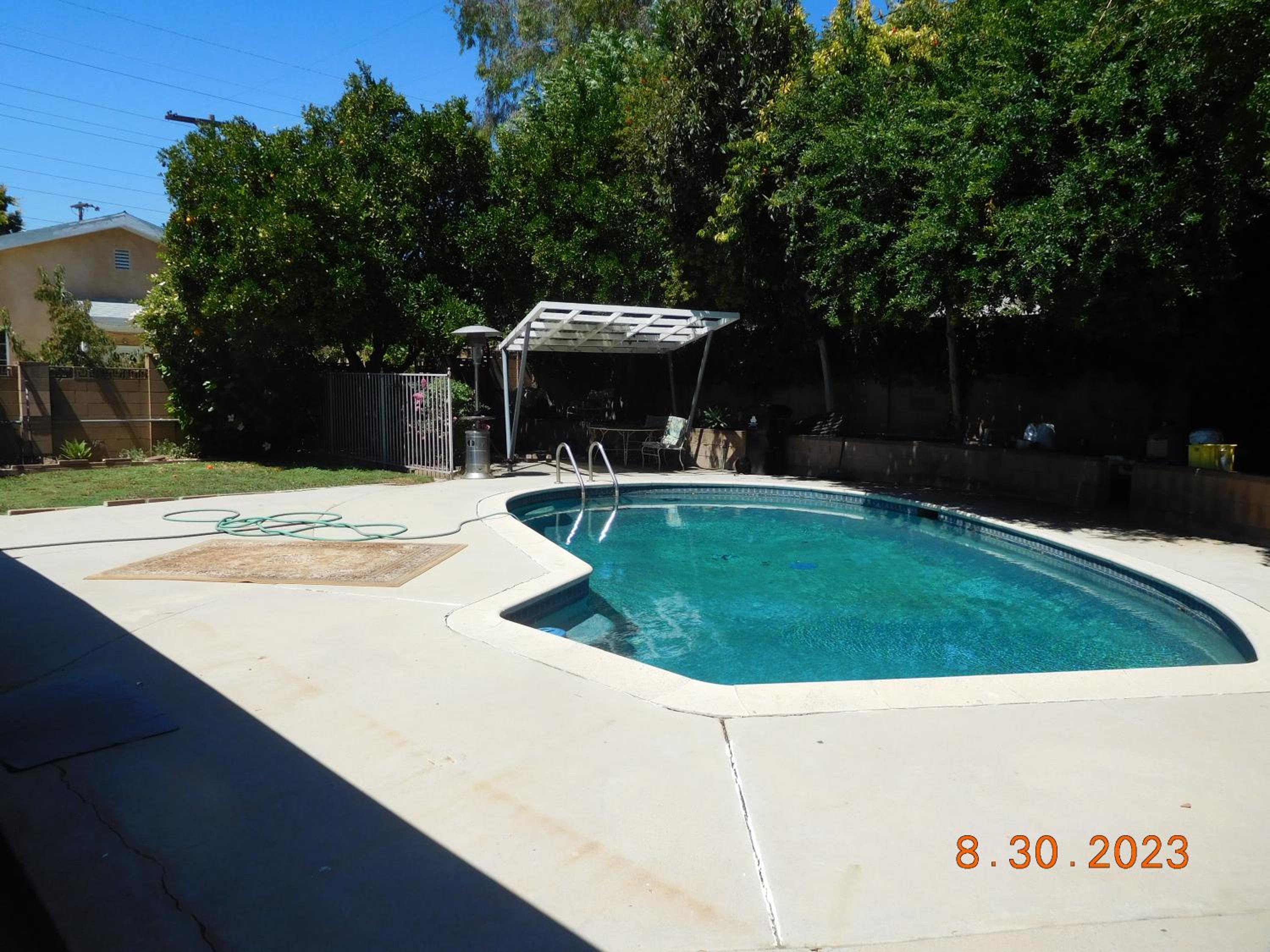Nice Northridge 4-2-2 Pool home near CSUN and Pierce College - Property Image 2