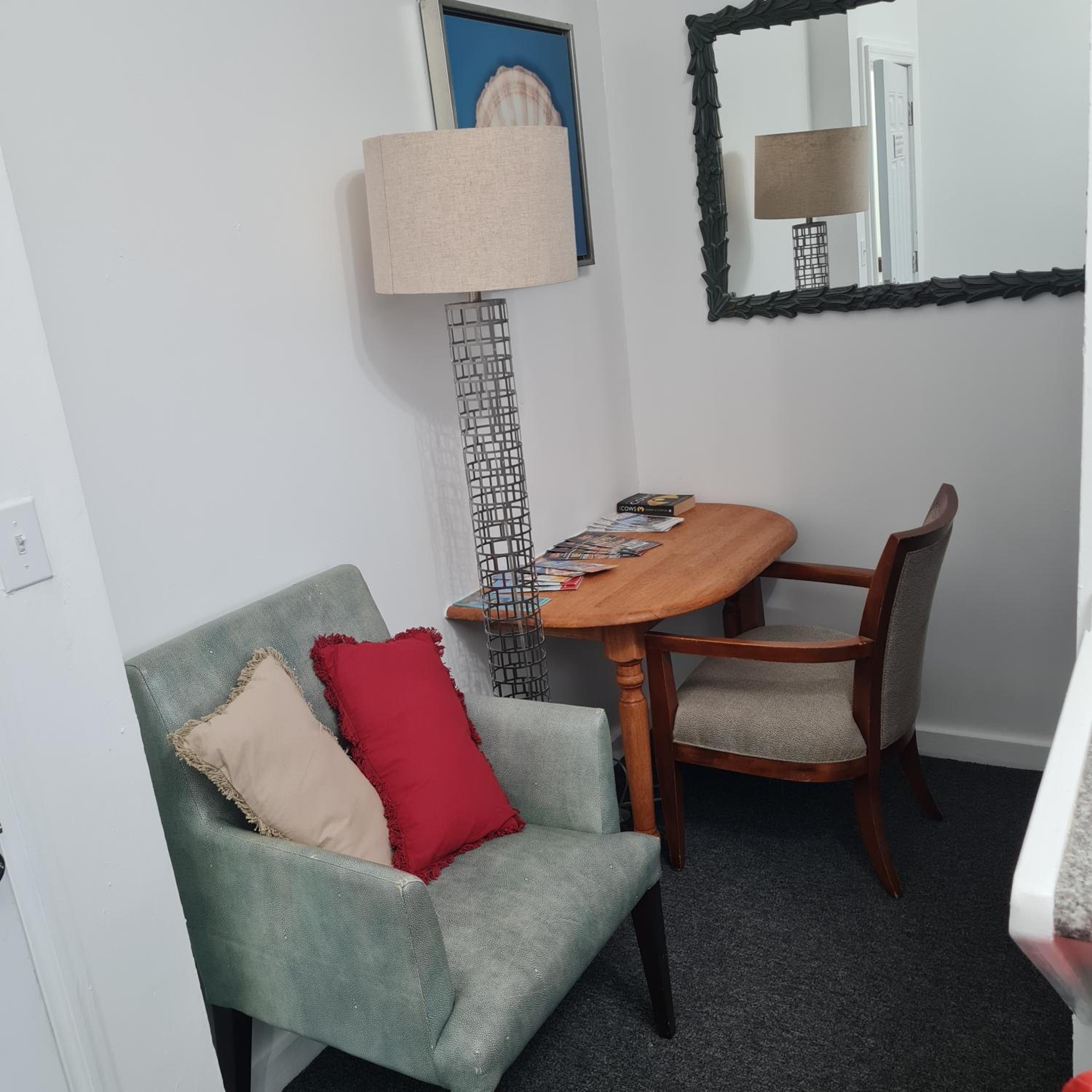 BELL At The Airport Suites Adults Only - Free Airport Transportation