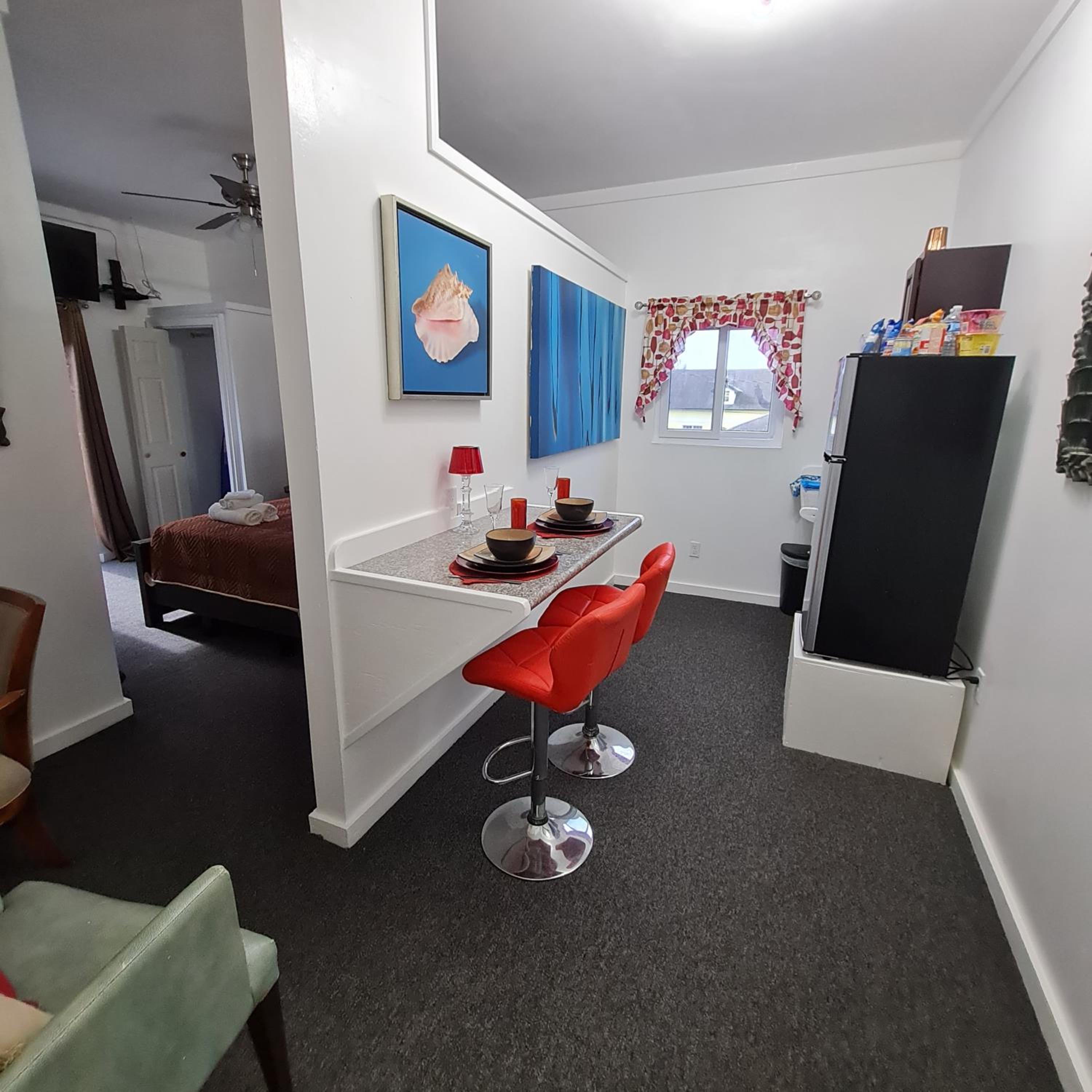 BELL At The Airport Suites Adults Only - Free Airport Transportation