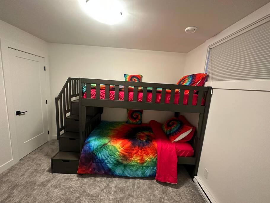 The Royal Bay Escape: Cozy 2 bedrooms garden suite