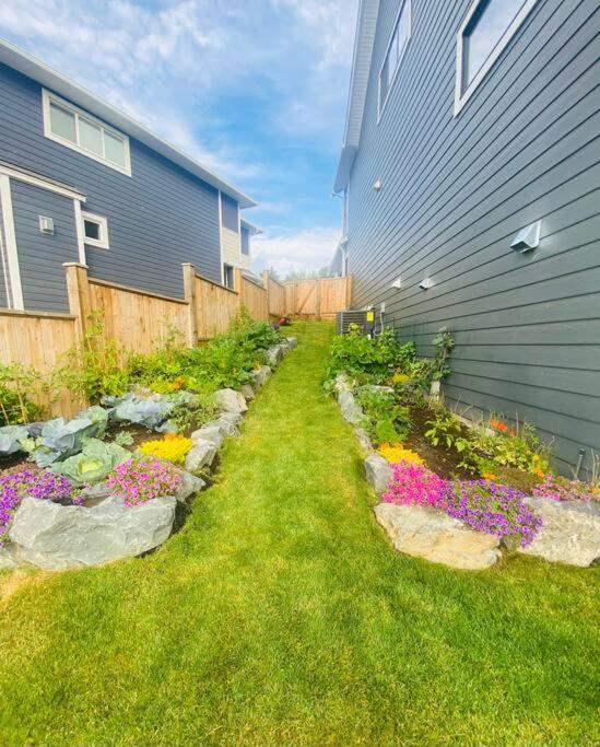 The Royal Bay Escape: Cozy 2 bedrooms garden suite