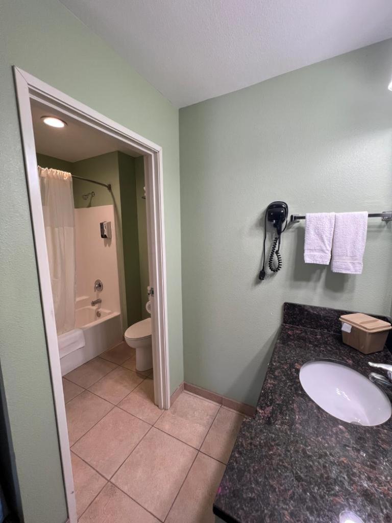 Temecula Vacations - Rancho California Inn Temecula - Property Image 4