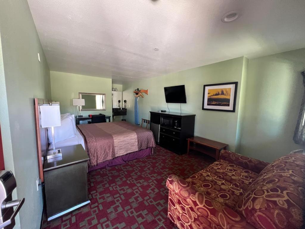 Temecula Vacations - Rancho California Inn Temecula - Property Image 2