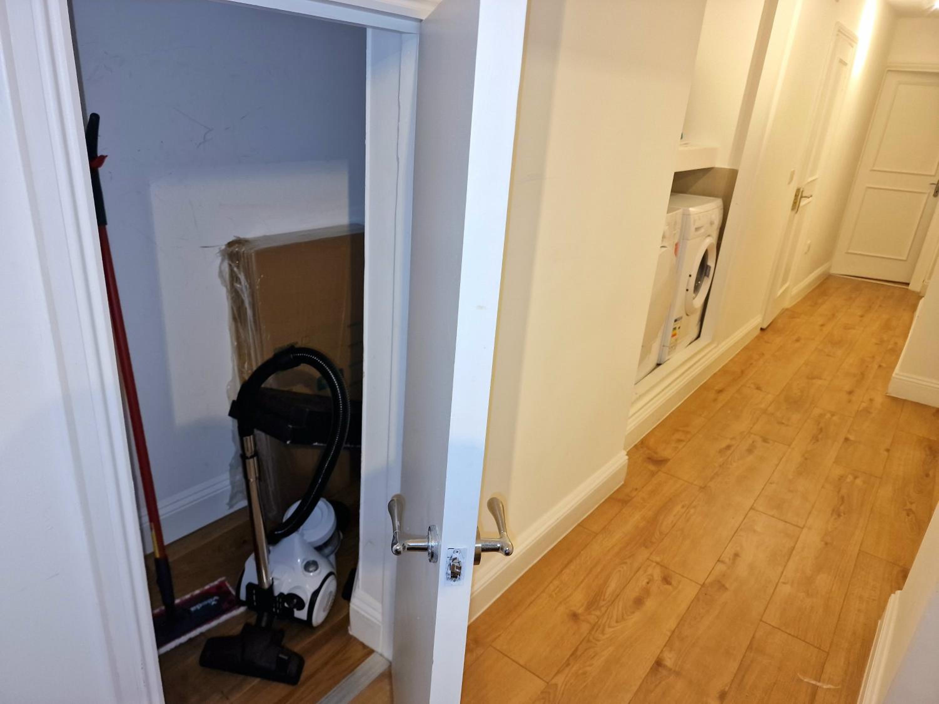 Stunning Hyde Park Home, Ground Floor Maisonette, Duplex, near Tube Metro Stations