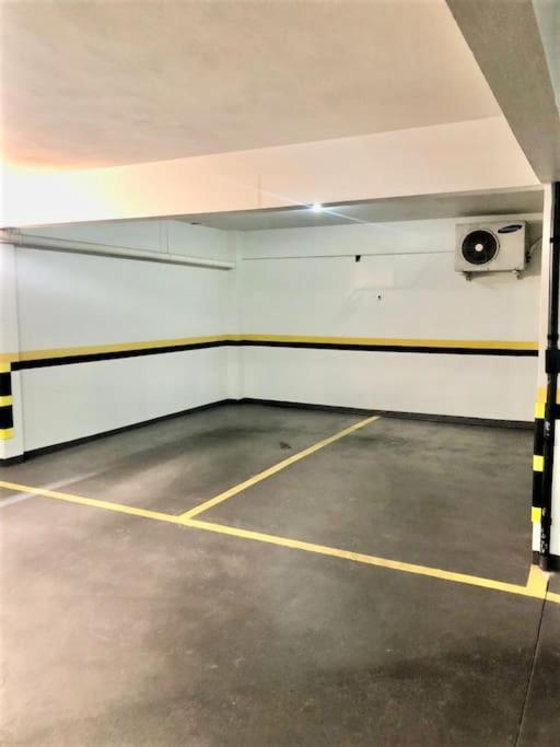 3 suítes grandes, 4 garagens, Vista mar, ótima localização a 2 minutos do mar em Meia Praia - Itapema