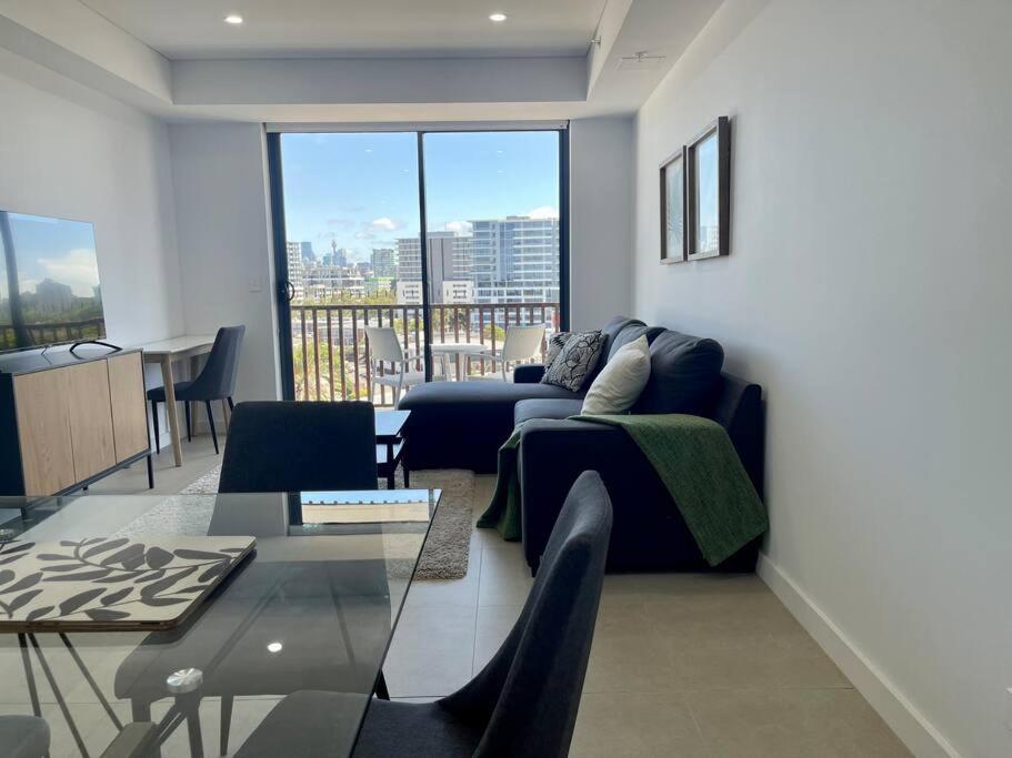 Cosy Stays 1 Bedroom Apartment Rosebery Parking & Balcony Sydney Escape