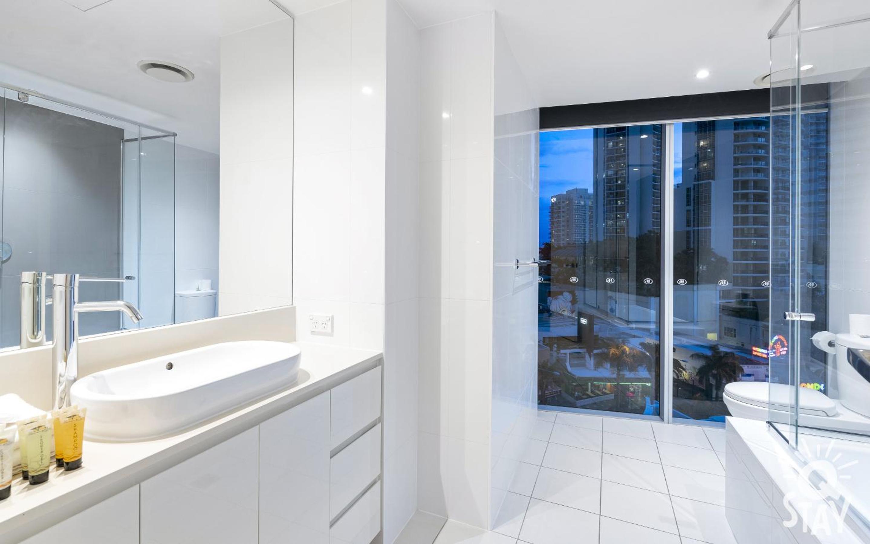 H'Residences - 2 Bed Unit in the heart of Surfers