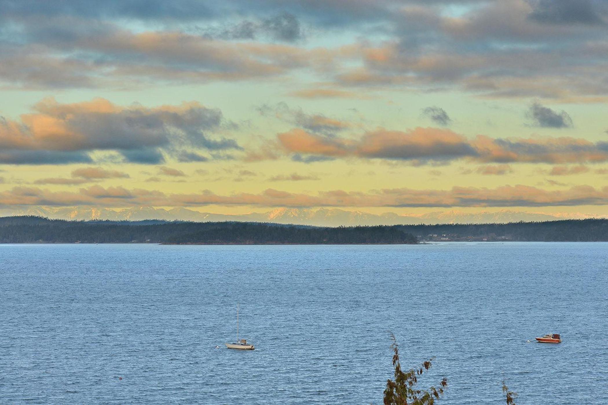 Gulf Island View Suite by EMR Vacation Rentals