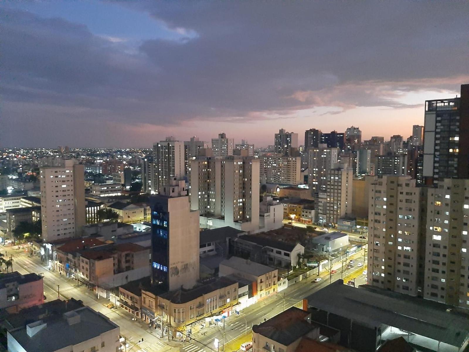 Lindo studio equipado em apartamento clube com academia e conforto no centro de Curitiba - MID Home