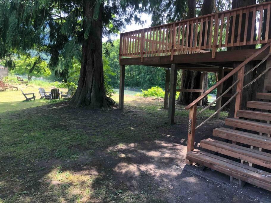 Hotel Riverfront Getaway On The Wild And Scenic