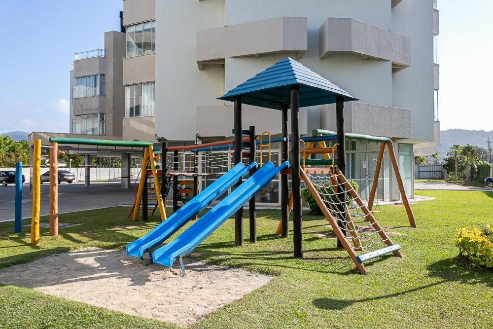 Apartamento 3 quartos +2 garagens+2 banheiros a 40m da Praia dos Ingleses/florianopolis