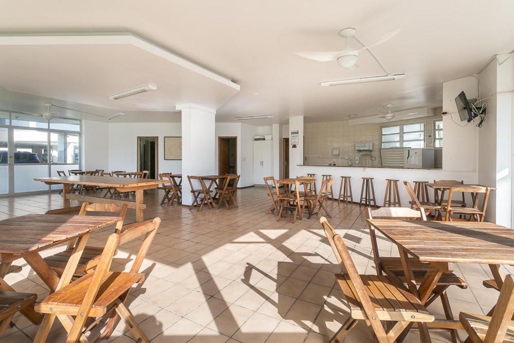 Apartamento 3 quartos +2 garagens+2 banheiros a 40m da Praia dos Ingleses/florianopolis