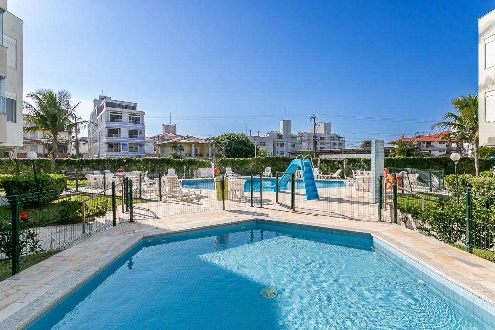 Apartamento 3 quartos +2 garagens+2 banheiros a 40m da Praia dos Ingleses/florianopolis