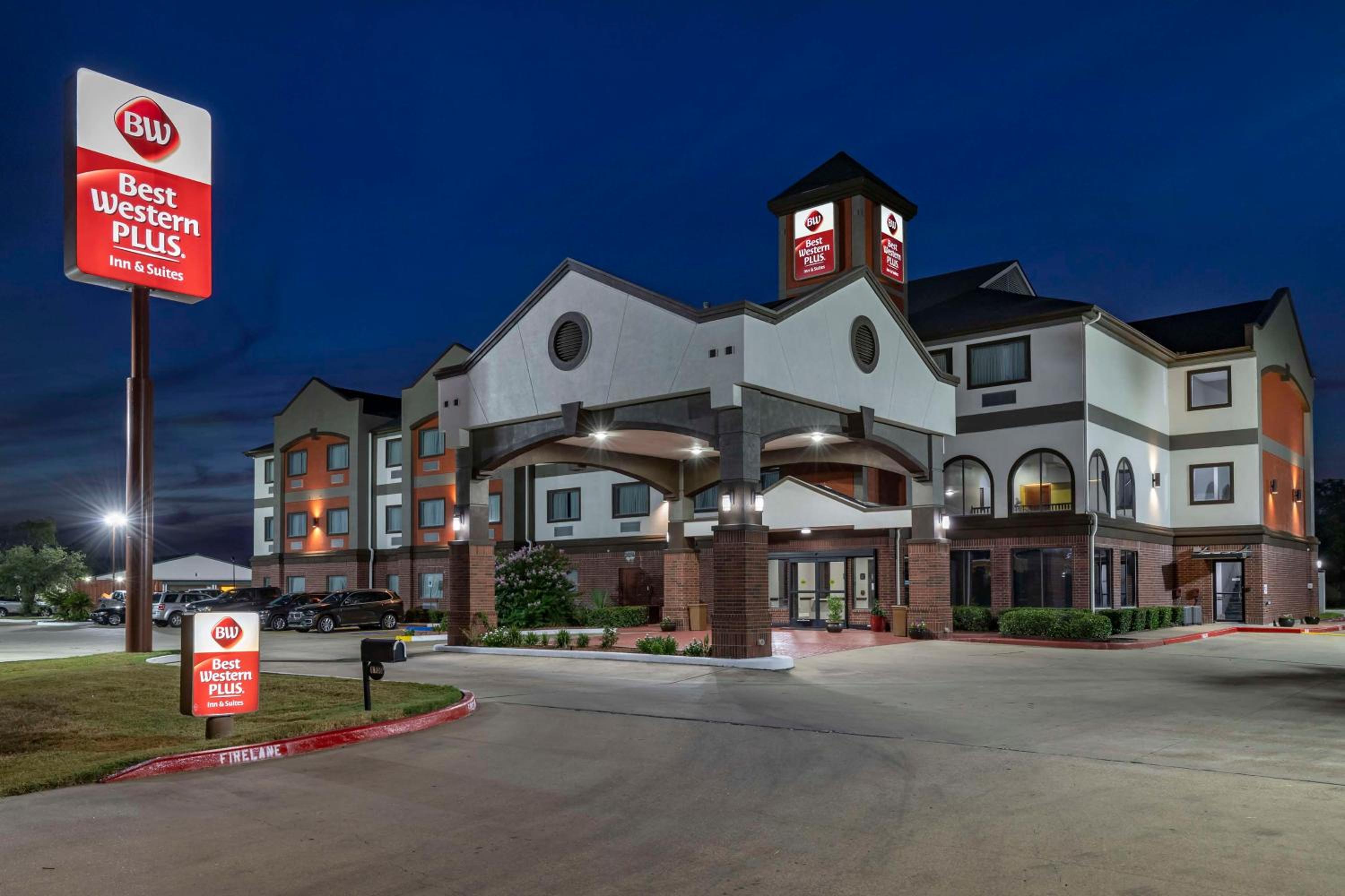 Victoria Vacations - Best Western PLUS Victoria Inn  Suites - Property Image 11