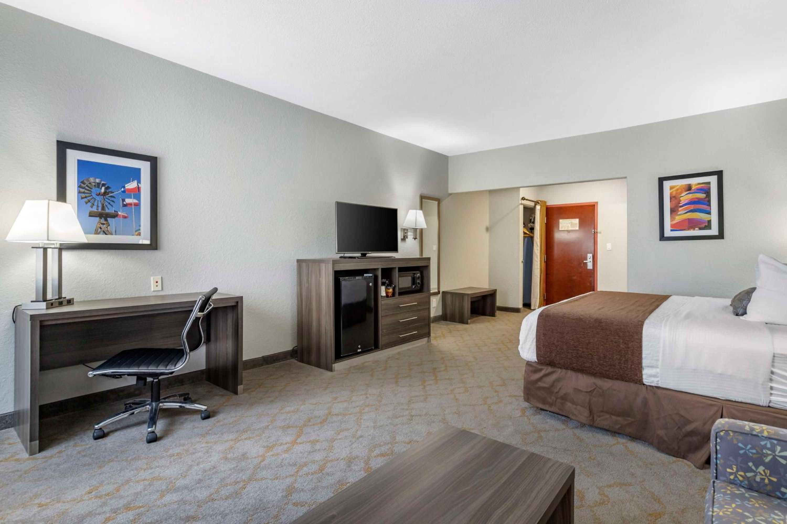 Victoria Vacations - Best Western PLUS Victoria Inn  Suites - Property Image 2