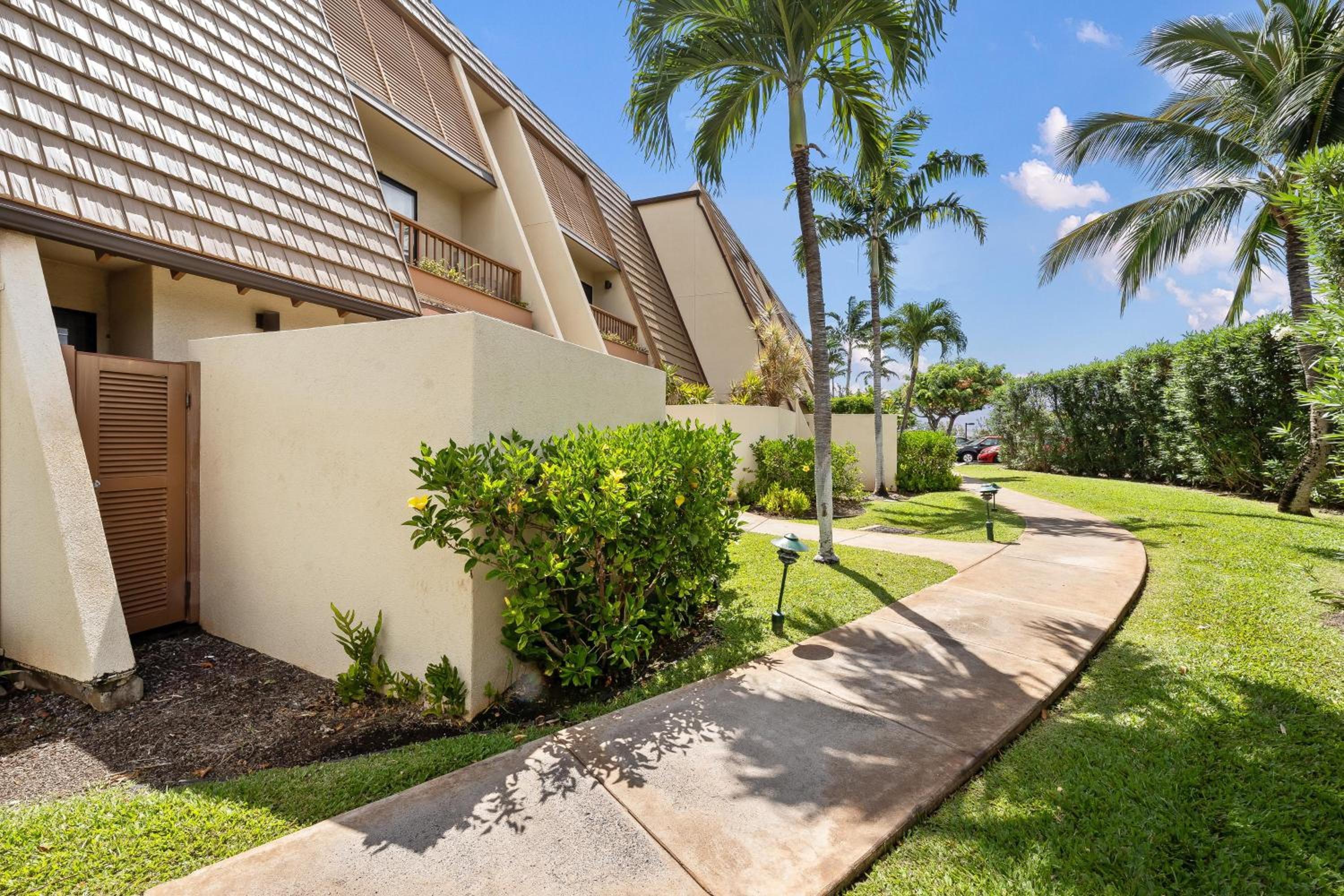 Maui Kamaole M106 · MKO M106 Remodeled Condo w AC Pool Walk to B view 5