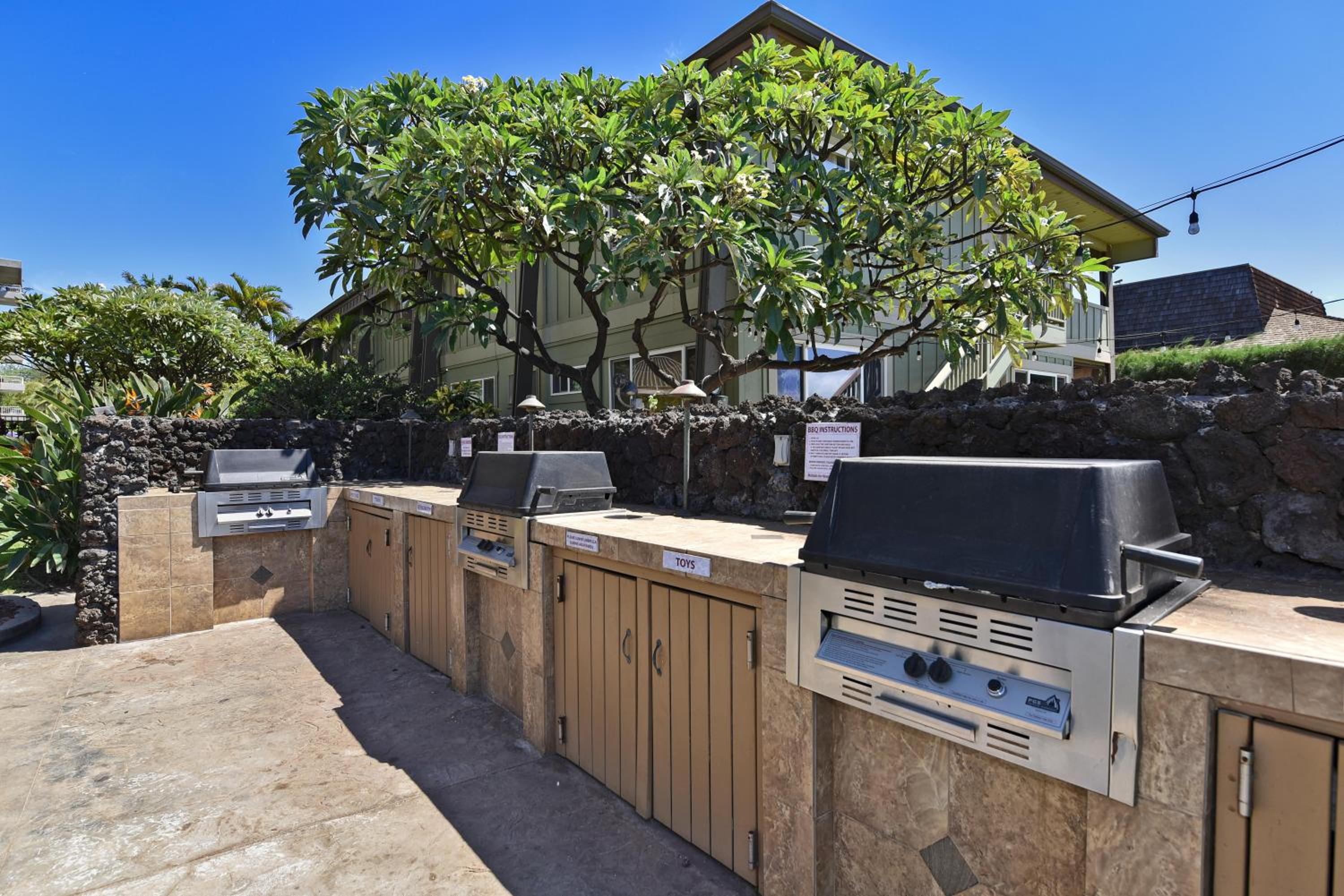 Nani Kai Hale 605 · NKH 605 Remodeled BeachFront w Pool AC Sandy