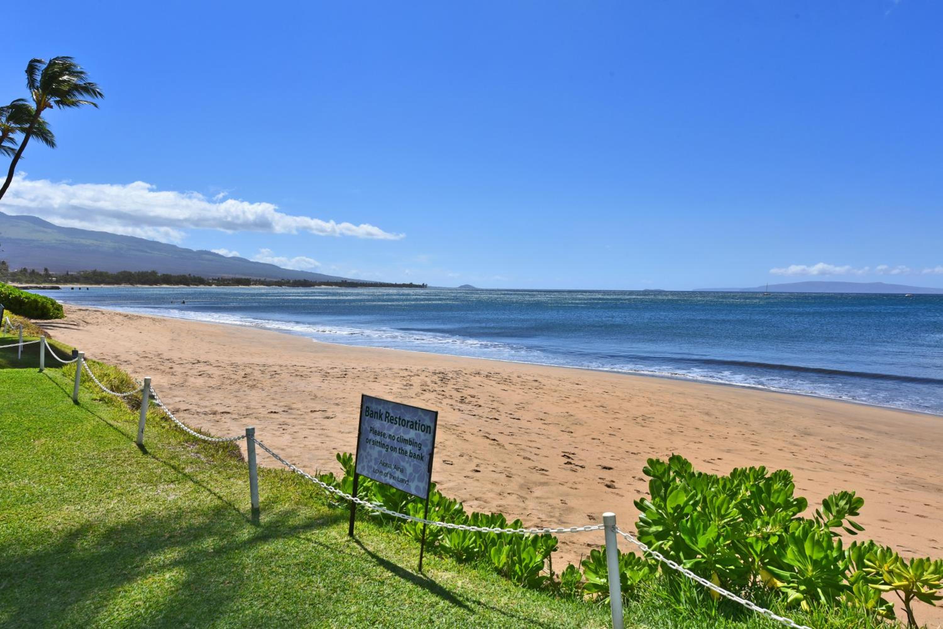 Nani Kai Hale 605 · NKH 605 Remodeled BeachFront w Pool AC Sandy