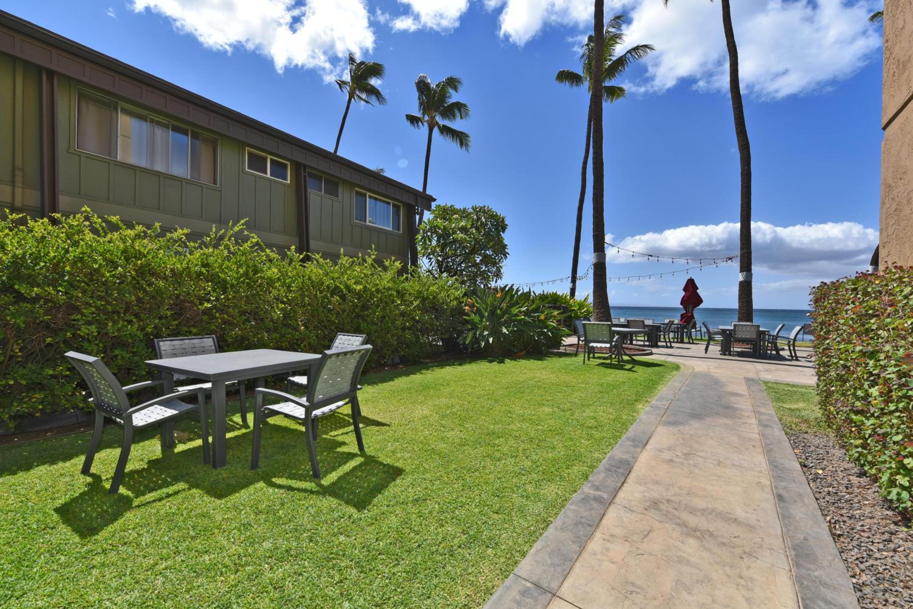 Nani Kai Hale 605 · NKH 605 Remodeled BeachFront w Pool AC Sandy