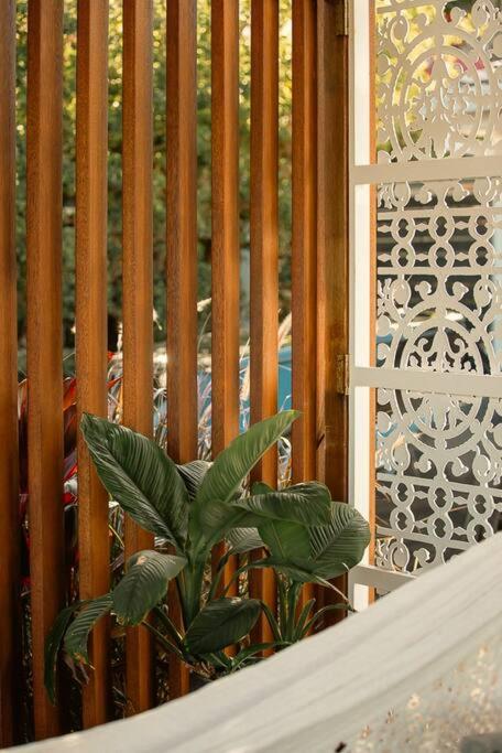 Tranquil 3 bed getaway in Currumbin Pool and Spa!