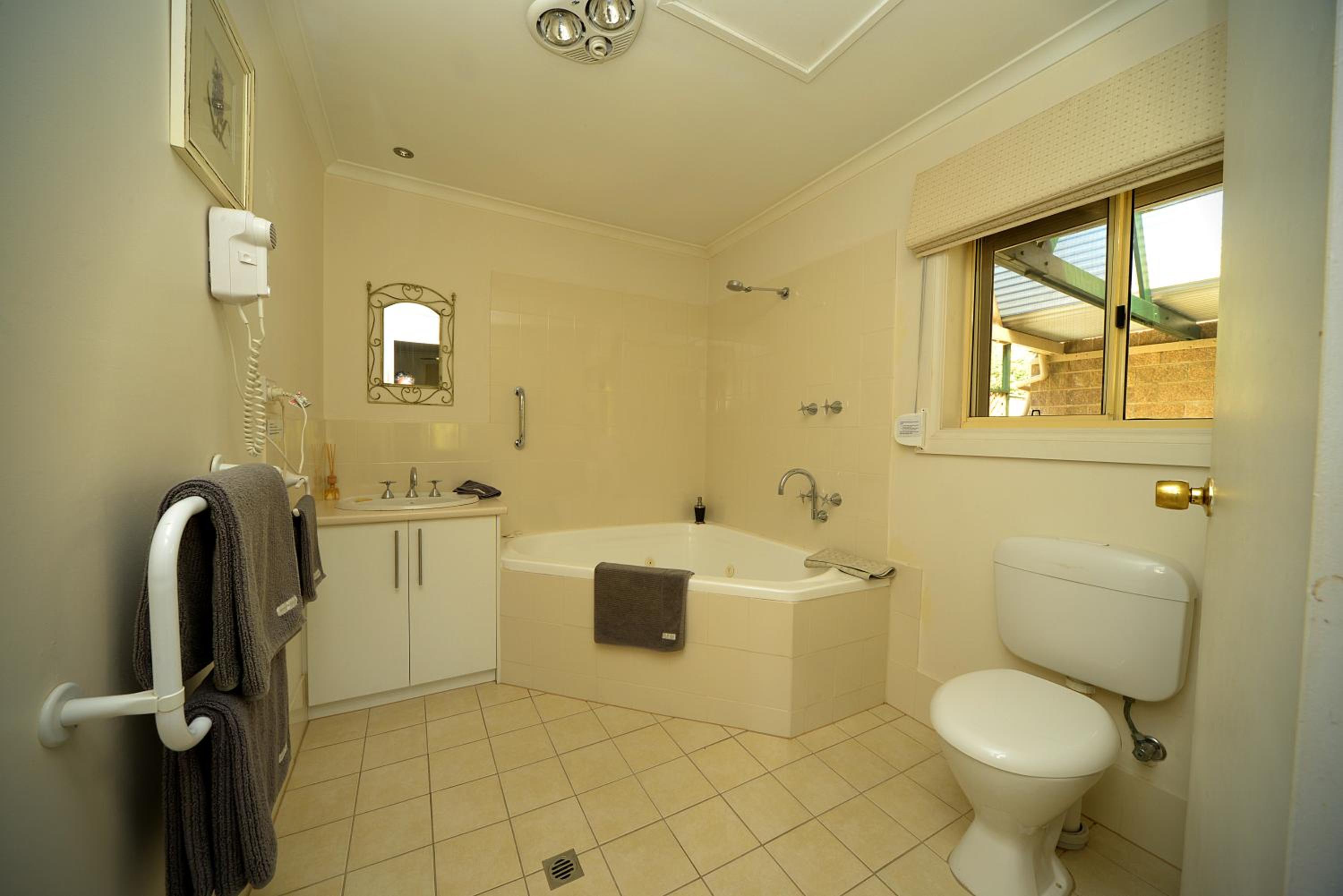 Riesling Trail & Clare Valley Cottages
