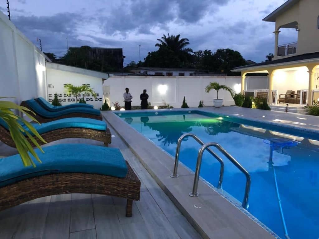 villa piscine orchidée