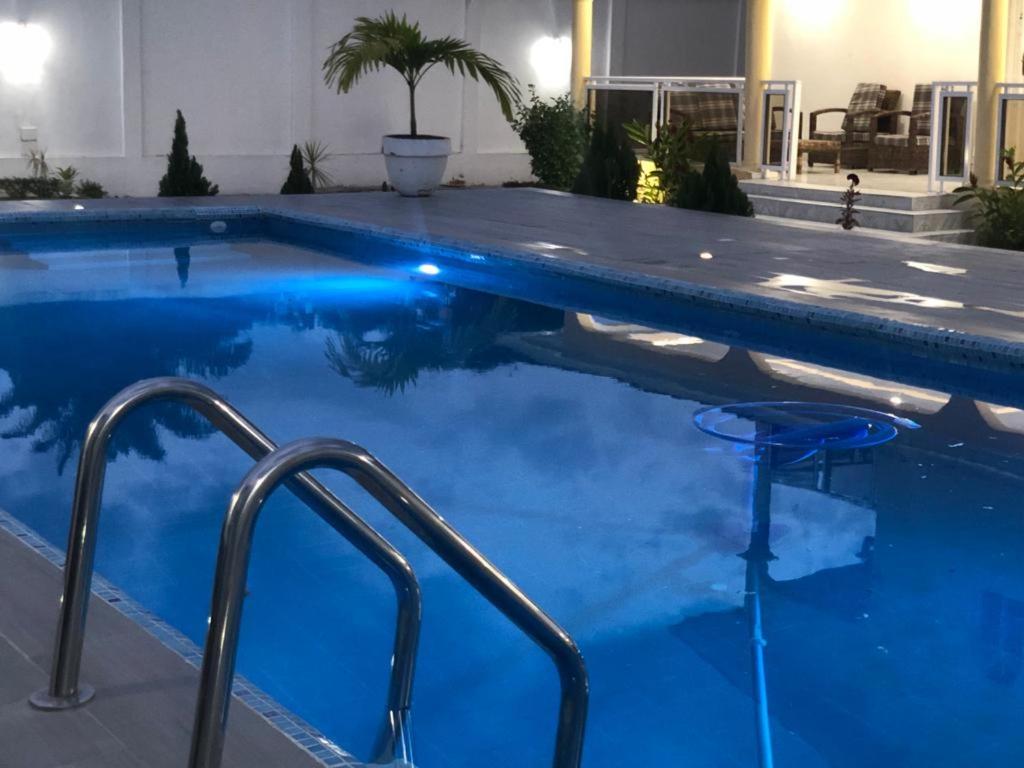 villa piscine orchidée