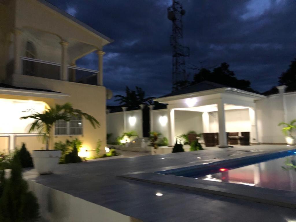 villa piscine orchidée